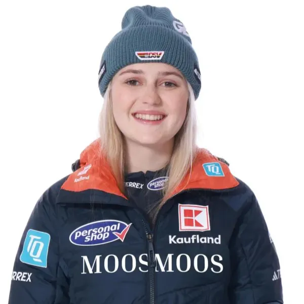 Anne Häckel — saltadora de esquí del equipo MOOSMOOS Sports