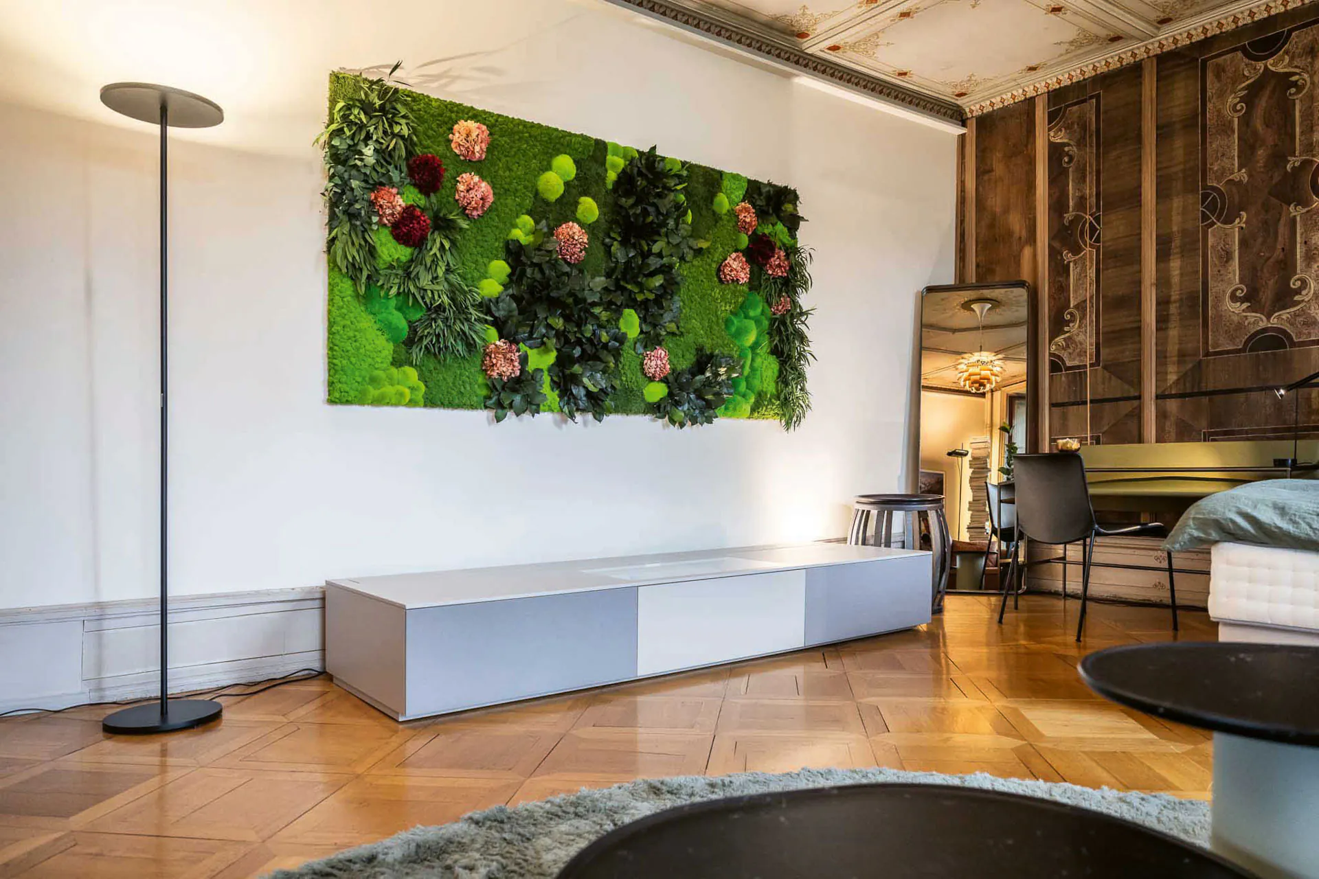 Sala de exposición «Pared de flores»: diseño interior moderno — Jardines verticales de MOOSMOOS