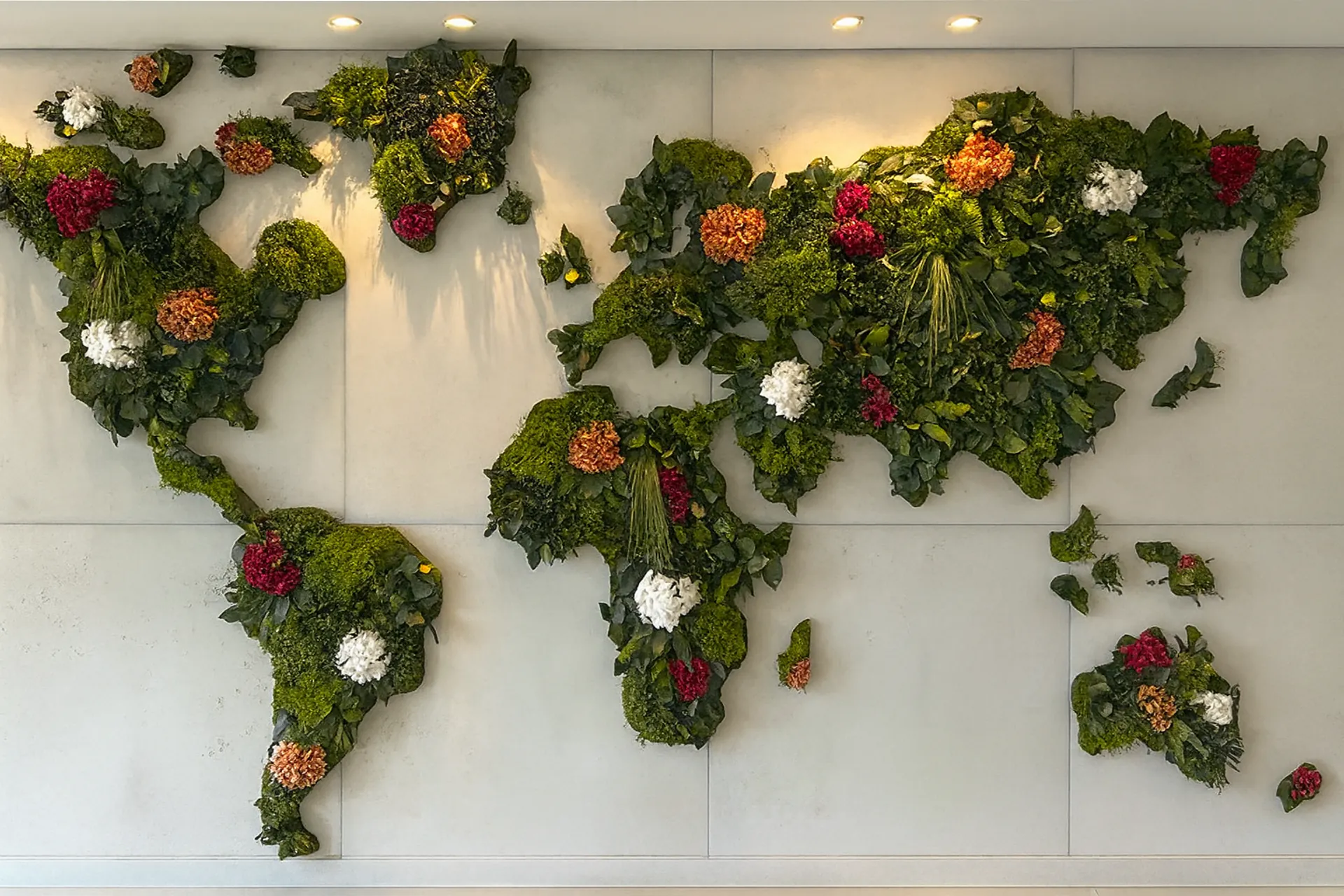 Mapa del mundo con musgo y flores — Cuadros de musgo de MOOSMOOS