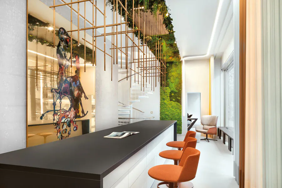 techo de musgo «Green Heaven» sobre una recepción moderna