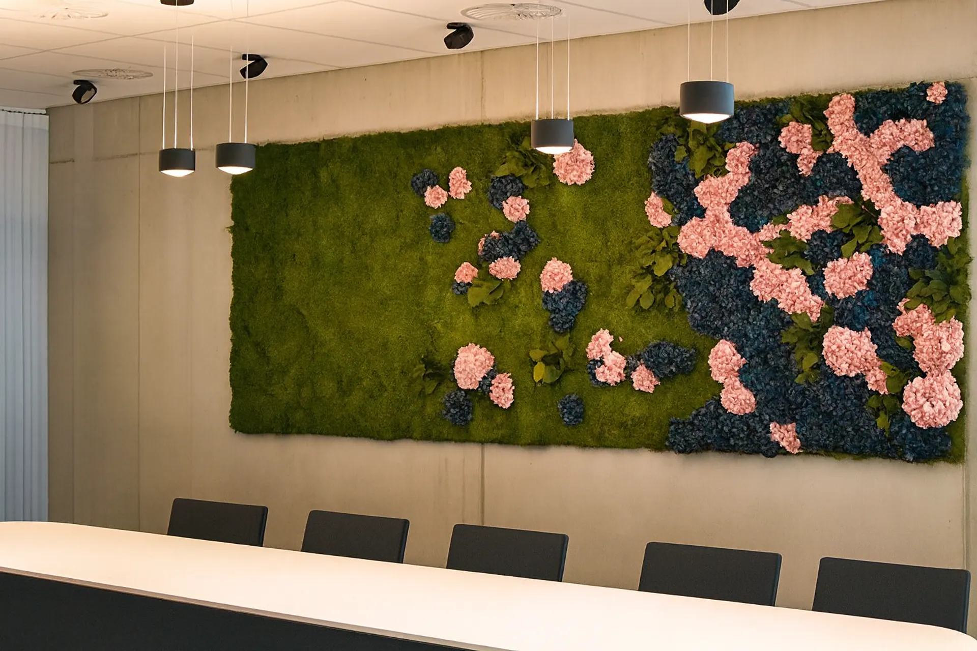 Pared vegetal con flores para sala de reuniones y oficina — Pared vegetal de MOOSMOOS