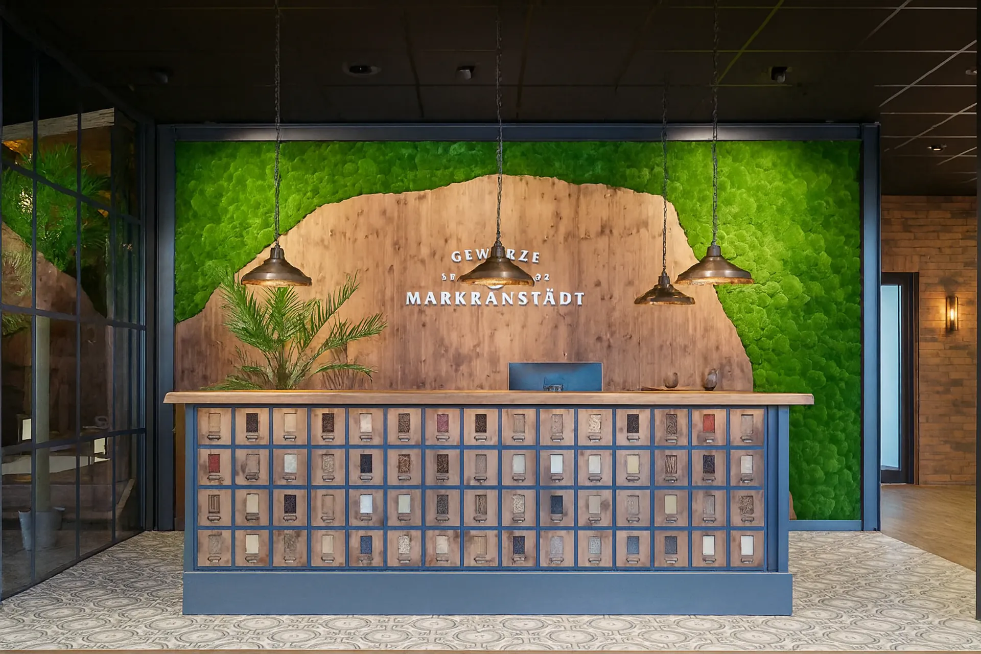 Logotipo de Moos en la recepción de la sala de exposición de Markranstädt — Logotipo de Moos, de MOOSMOOS