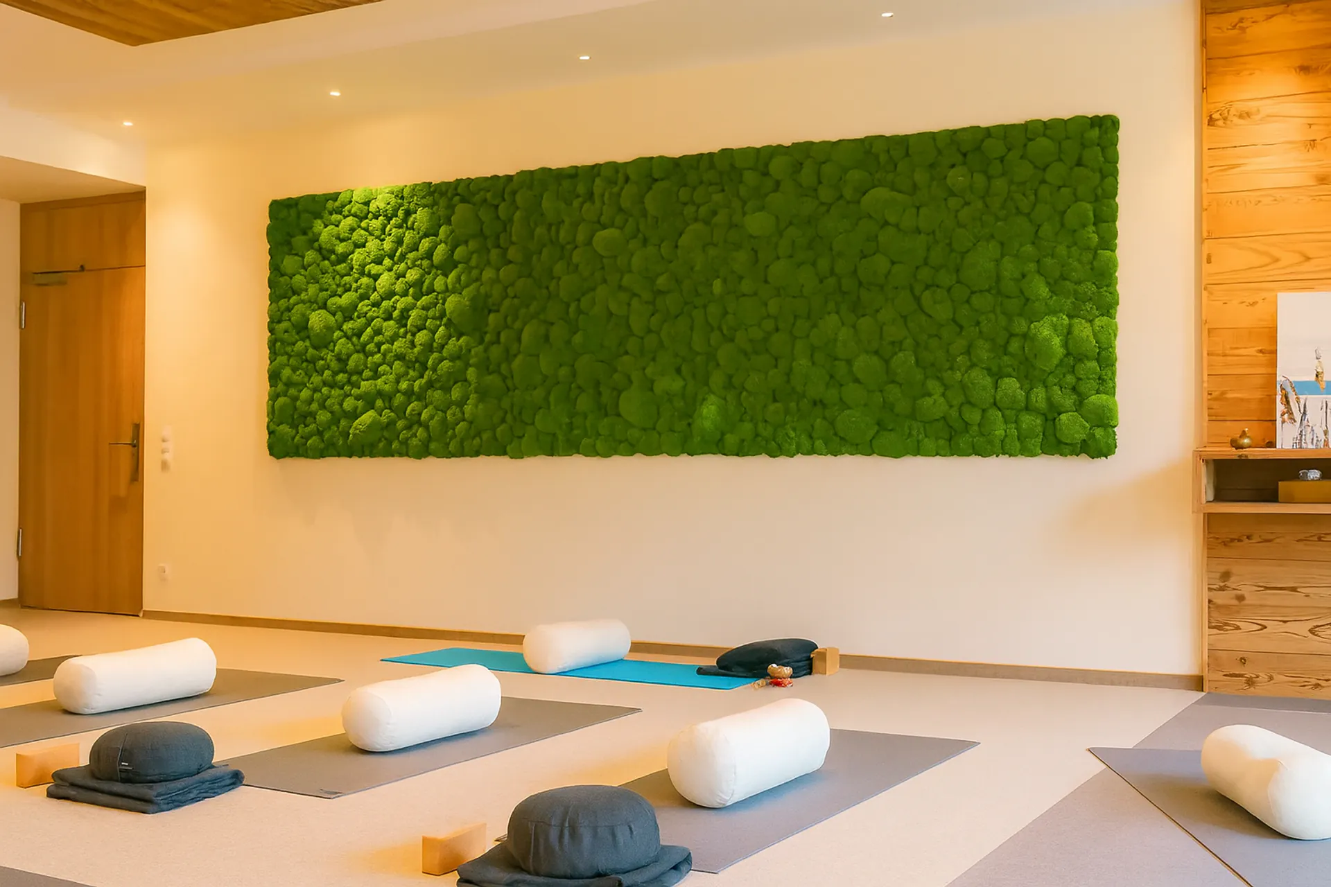 Estudio de yoga «Moosbild» — Pared verde: cuadros de musgo de MOOSMOOS