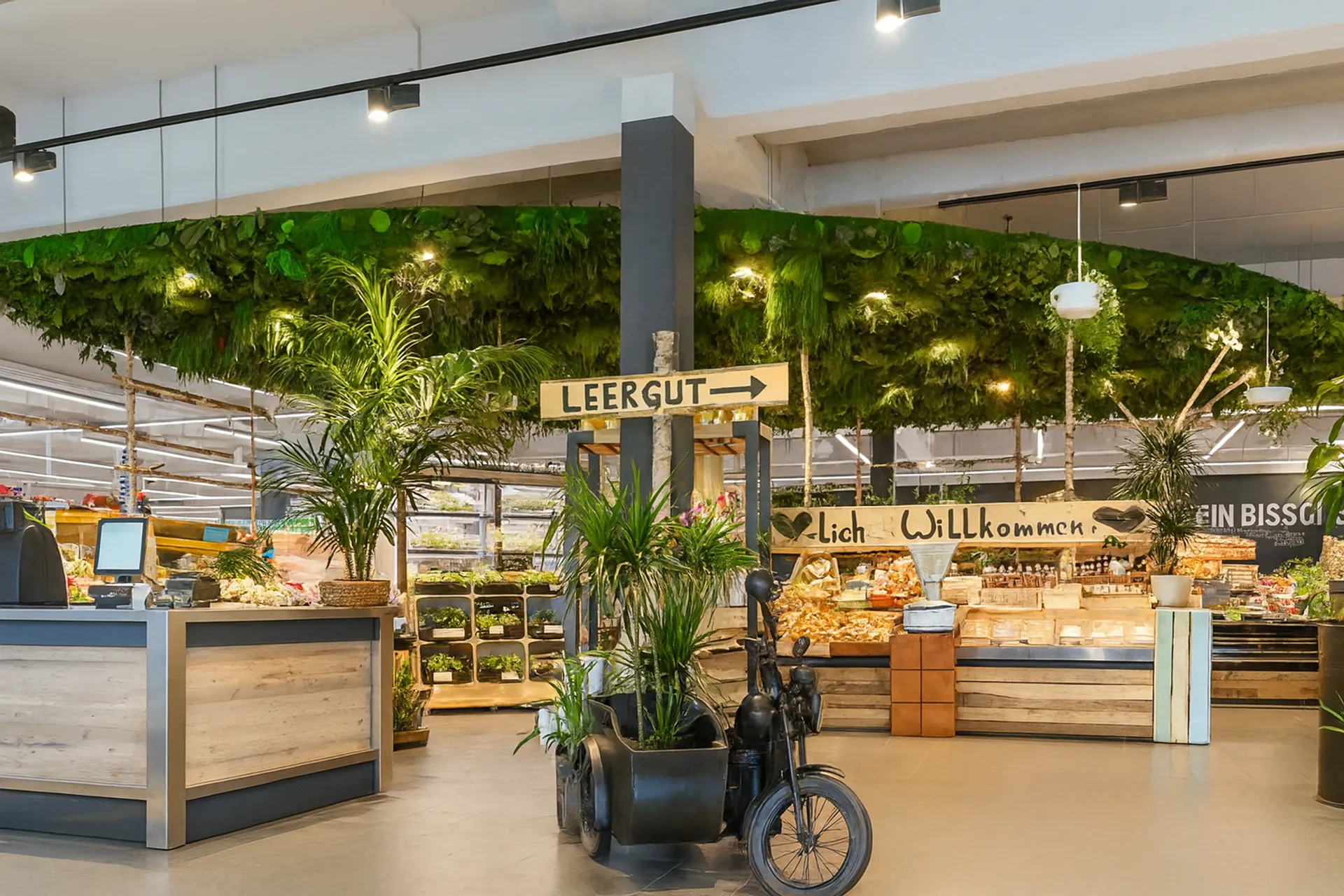 techo de musgo en la cocina del Mercado Markthal moderno — Vegetación en el techo de MOOSMOOS