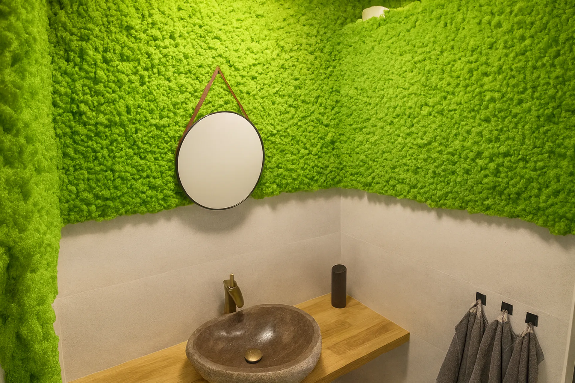 Pared de musgo en el cuarto de baño: zona de aseo — Vegetación mural de MOOSMOOS