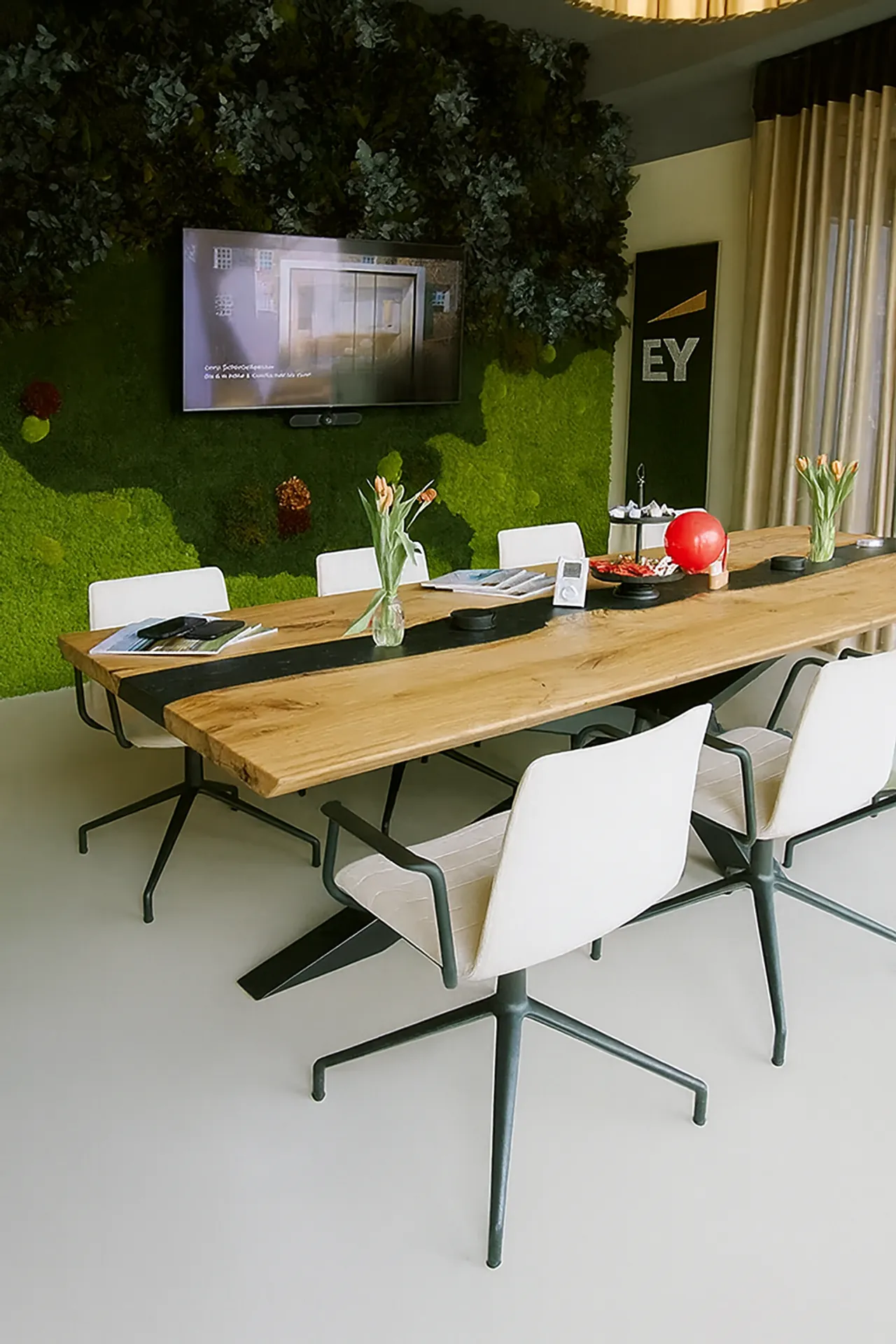 Pared de musgo para sala de reuniones «Modern» — Decoración vegetal para paredes de MOOSMOOS