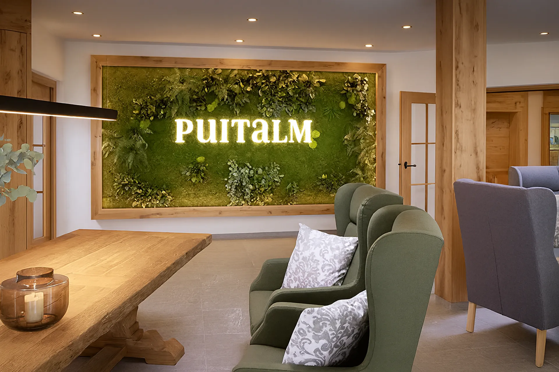 pared de musgo en el vestíbulo del hotel — Decoración vegetal para paredes de MOOSMOOS