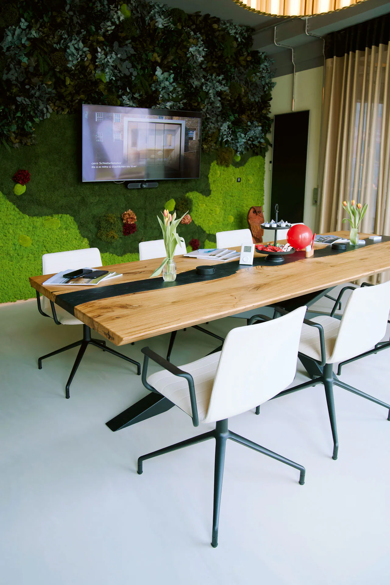 Pared de musgo · Sala de reuniones