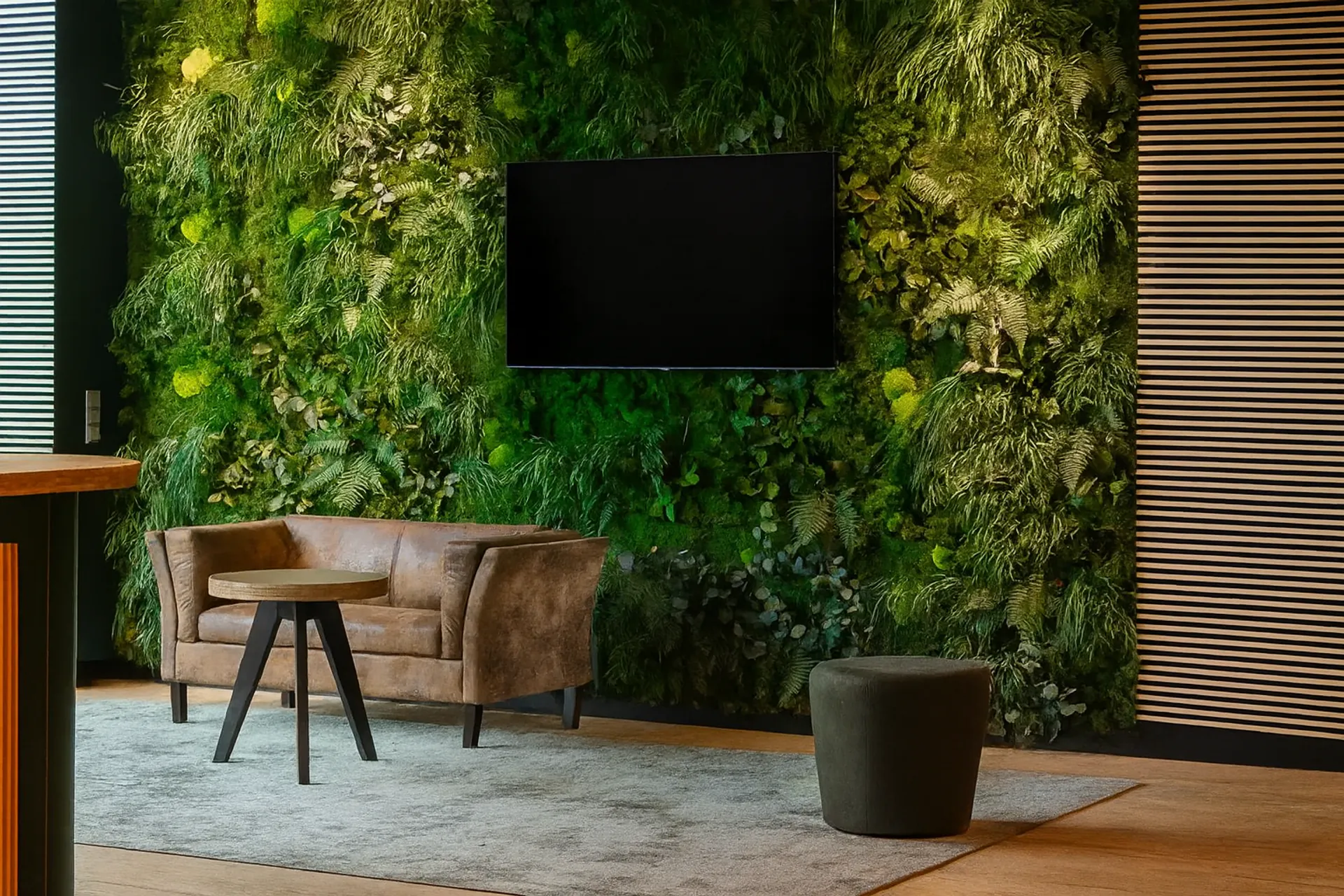 Pared de musgo «Modern Büro Lounge» — Decoración vegetal para paredes de MOOSMOOS