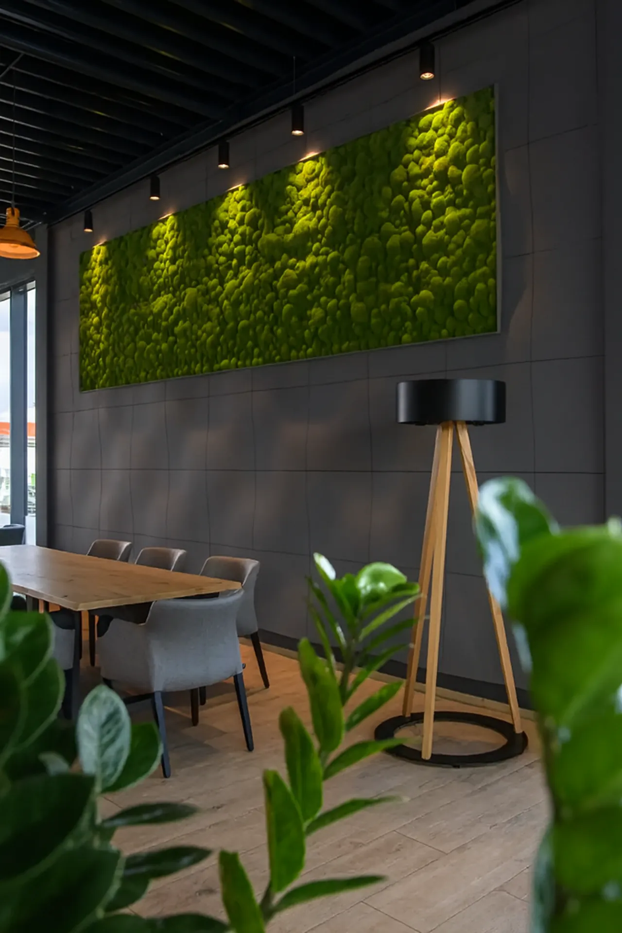 Pared de musgo en la recepción de una oficina moderna — Decoración vegetal para paredes de MOOSMOOS