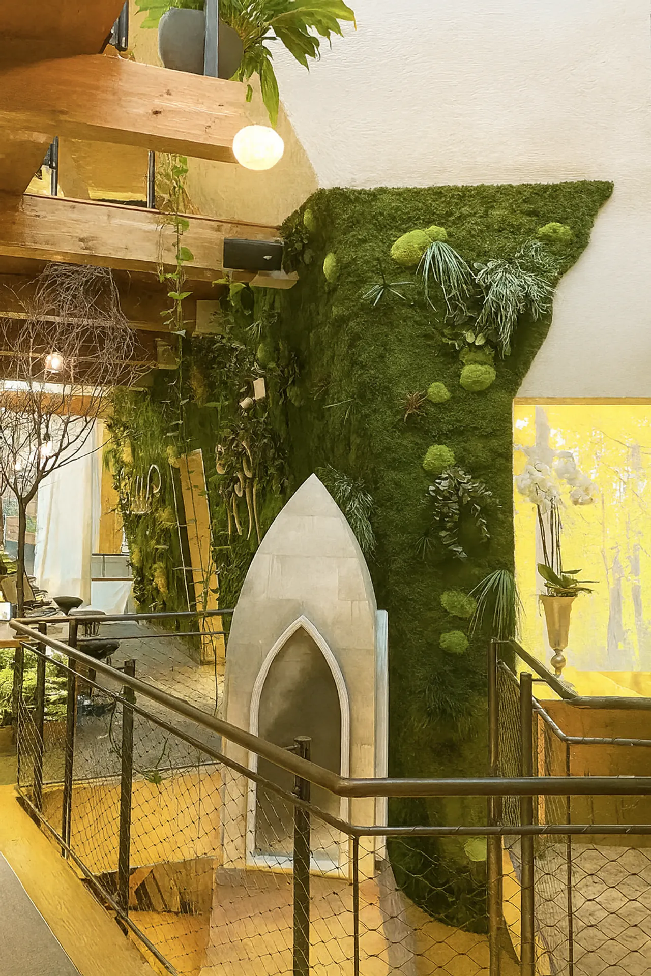 Instalación de separadores de espacios en la sala de exposición — Separadores de espacios y acústica de MOOSMOOS