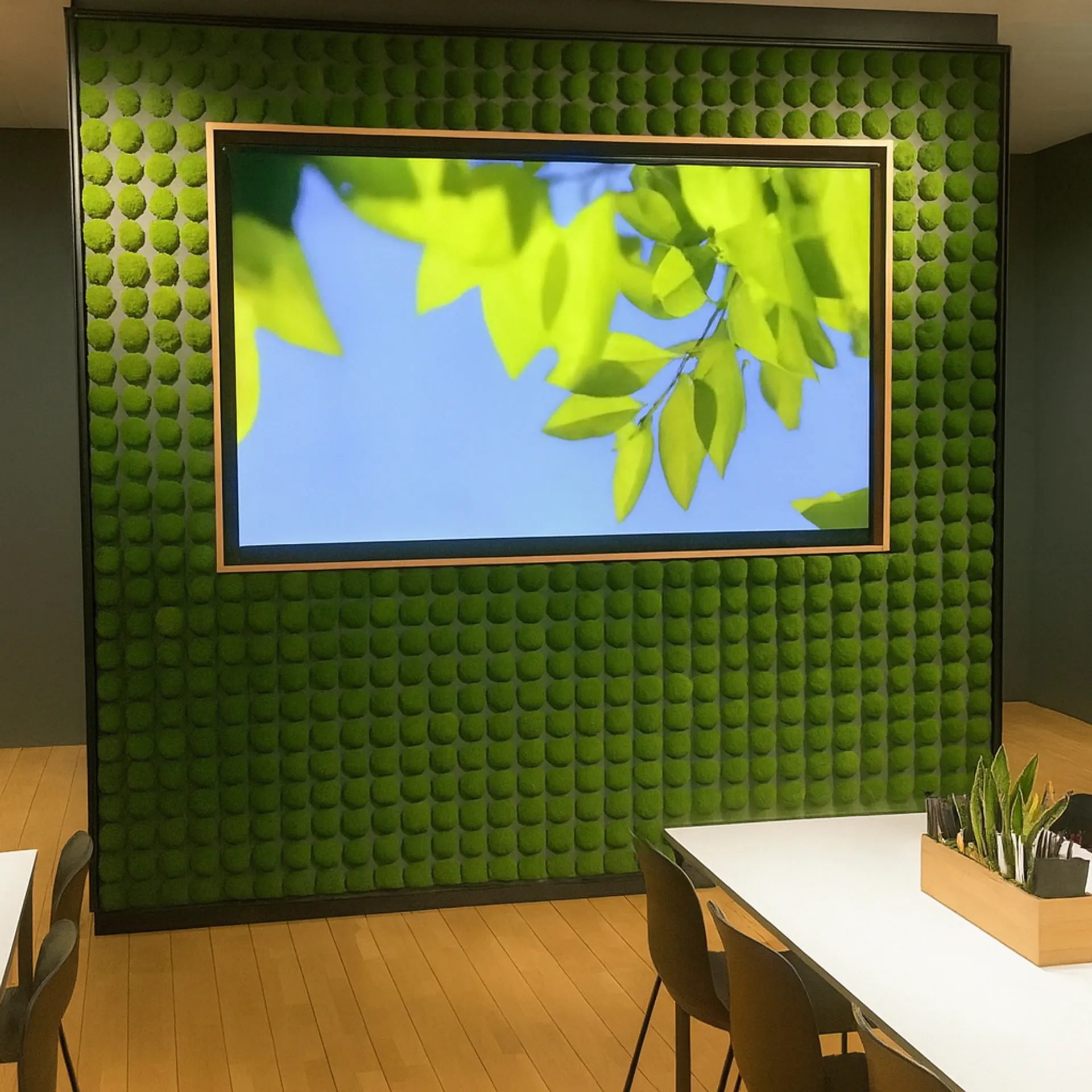 Pared de musgo para la recepción de una oficina: diseño moderno de paredes — Vegetación mural de MOOSMOOS
