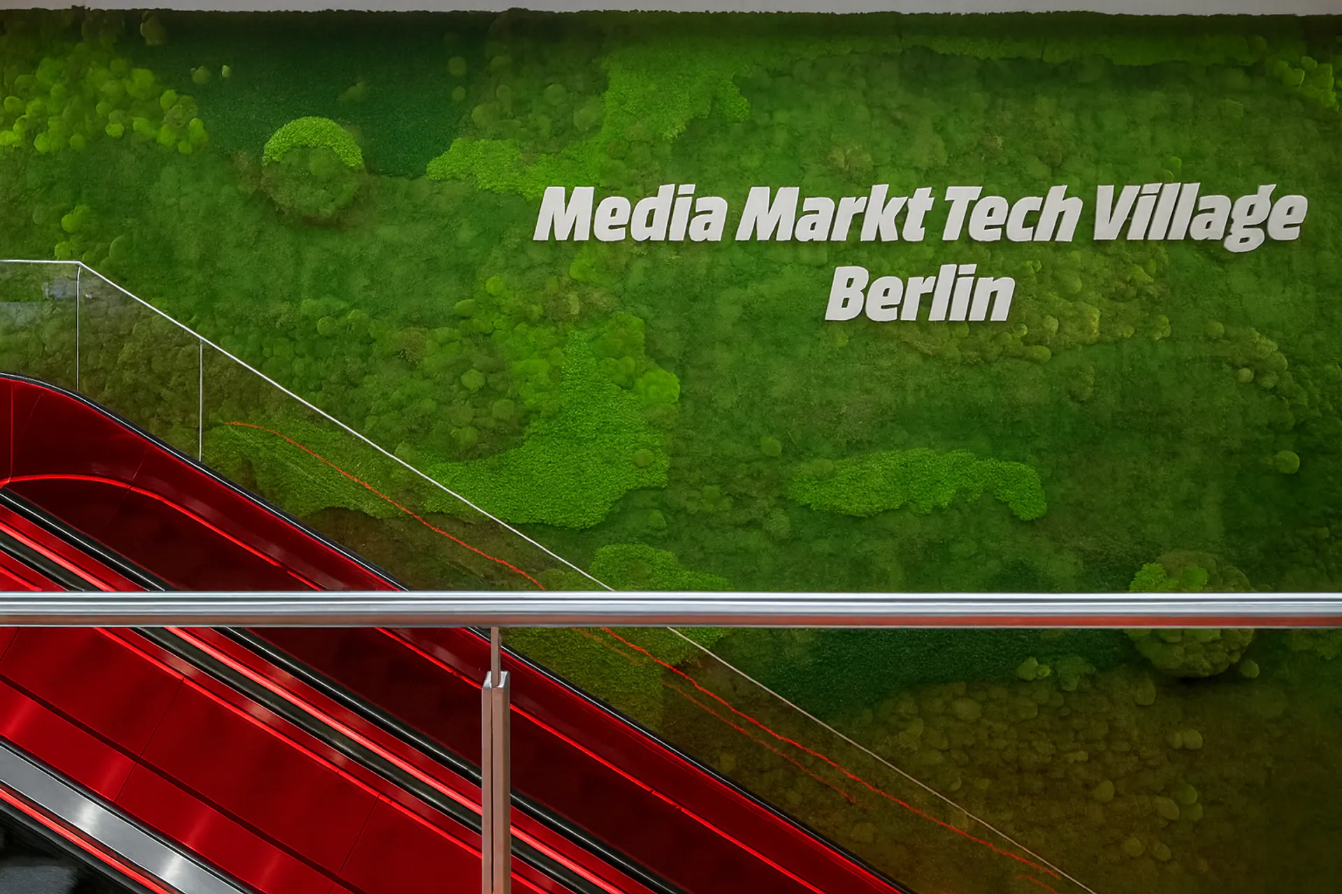 Media Markt Tech Village · Berlín — Proyecto de pared de musgo de MOOSMOOS